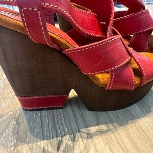 Brand new leather platform sandals by Sbicca Vintage